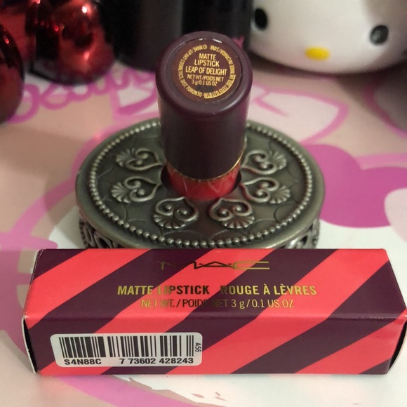 MAC Cosmetics LE Matte Lipstick - Leap of Delight - Picture 3 of 4
